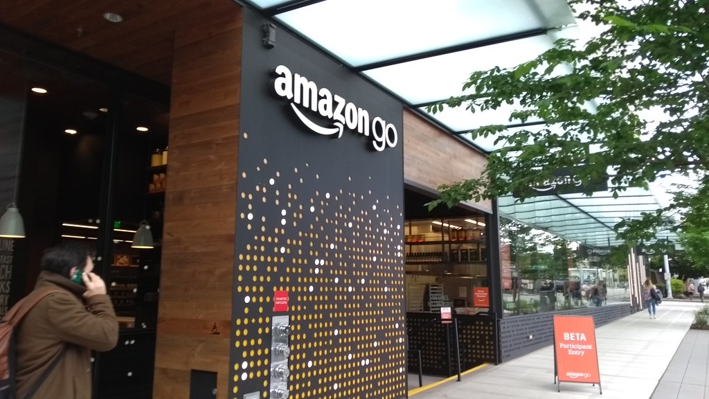 Immagine Amazon Go, un viaggio nel supermercato del futuro